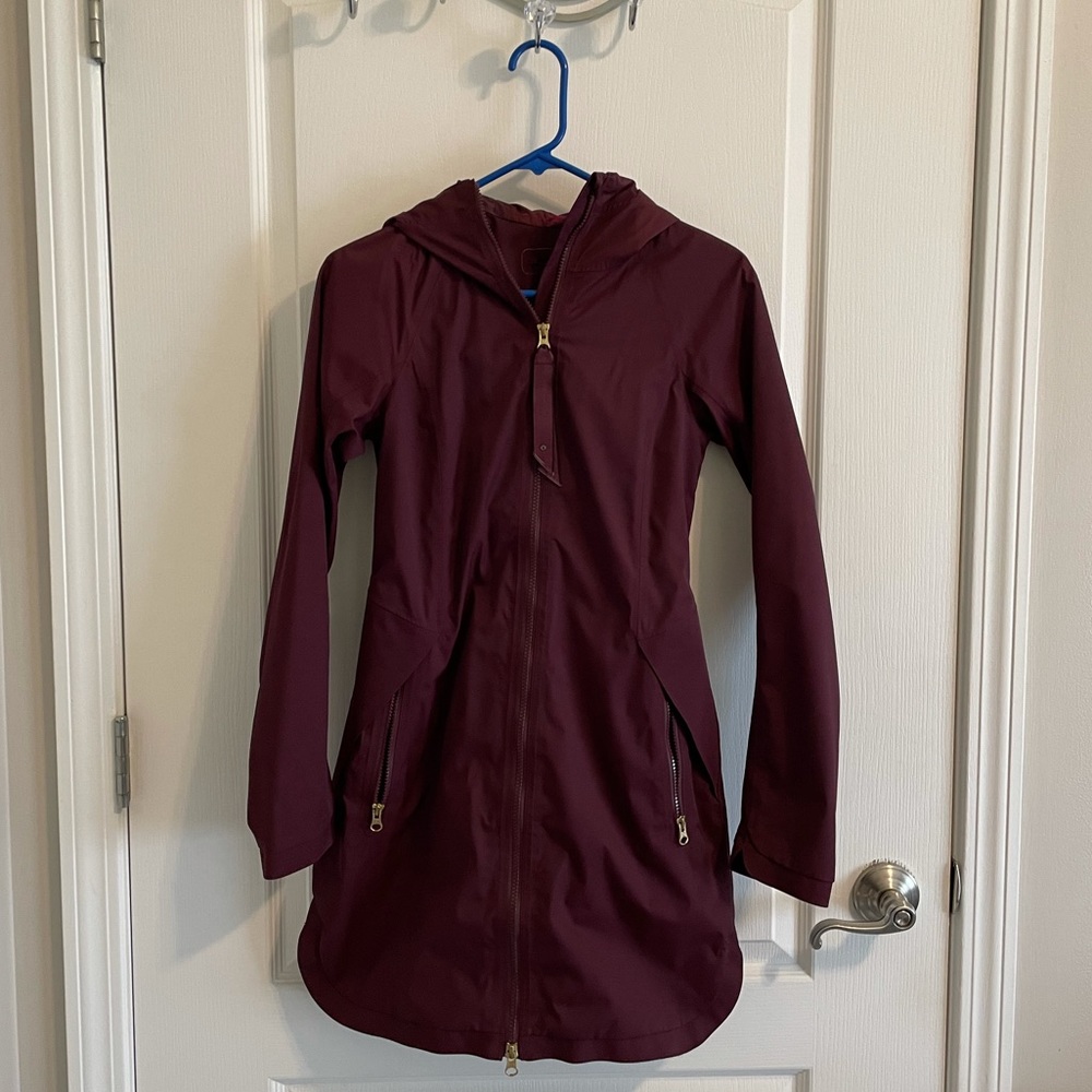 Lululemon Women’s Raincoat size 4